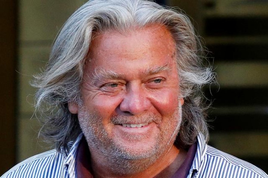 Former White House Chief Strategist Steve Bannon exits the Manhattan Federal Court, following his arraignment hearing for conspiracy to commit wire fraud and conspiracy to commit money laundering, in the Manhattan borough of New York City, New York, US, August 20, 2020. REUTERS/Andrew Kelly