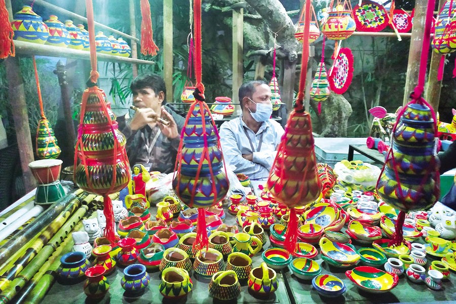 One of the stalls at Karukatha exhibiting utensils made of clay