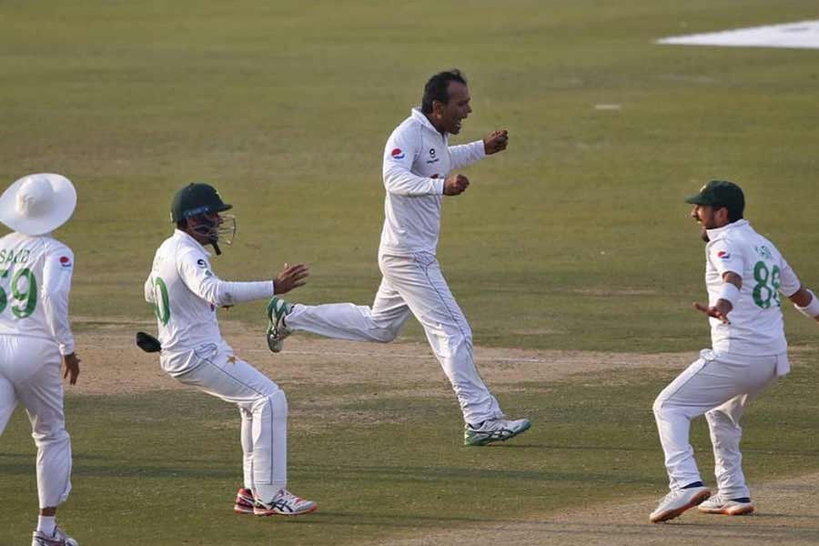 Debutant, old guns power Pakistan to 1-0 against South Africa