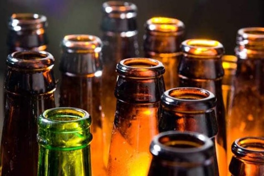 Police bust illegal liquor factory in Dhaka, arrest six