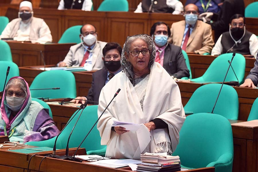 Keep wearing masks even after vaccination, PM urges people