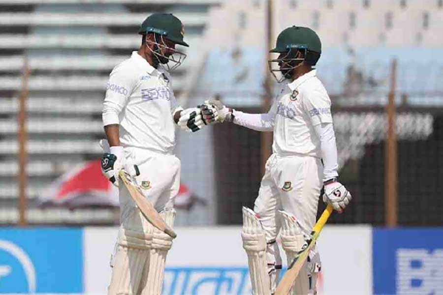 Mominul, Mehidy leave Windies to climb mountain to deny Bangladesh victory