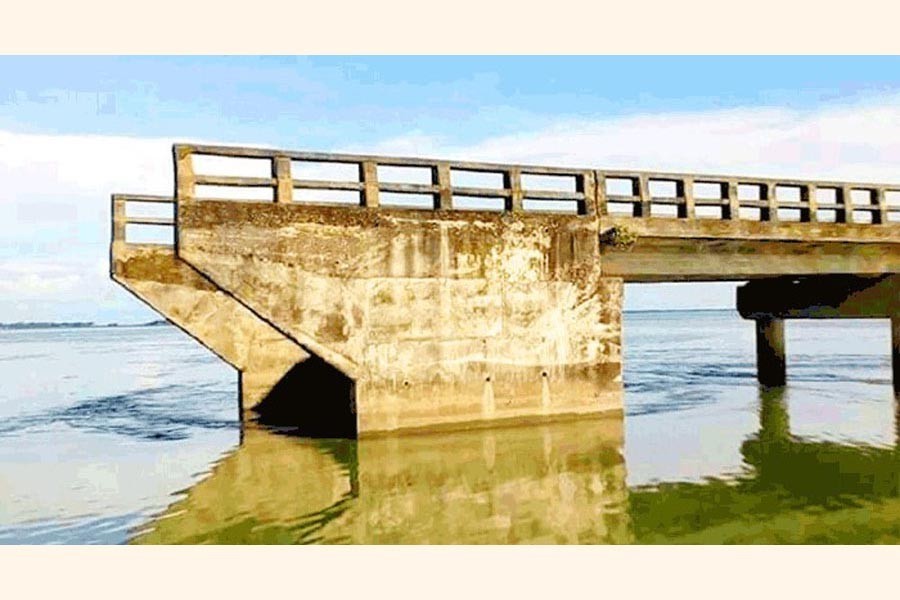 Four such bridges on a road in Dharmapasha upazila in Sunamganj have been lying unused for years — FE Photo