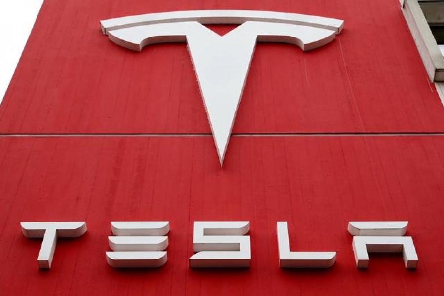 Tesla lifts off, rockets toward best day since 2013