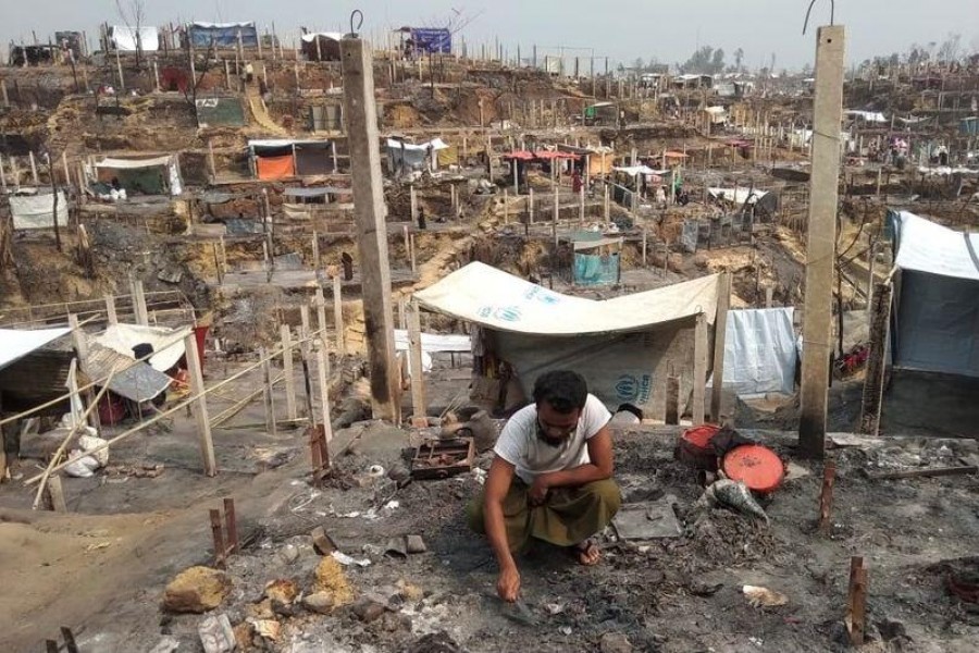 Fire-hit Rohingya refugees begin rebuilding homes