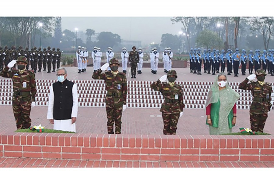 President, PM pay homage to freedom fighters