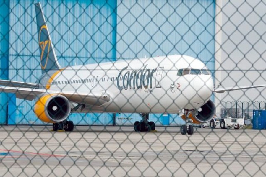 Lufthansa budges in flight tussle with Condor