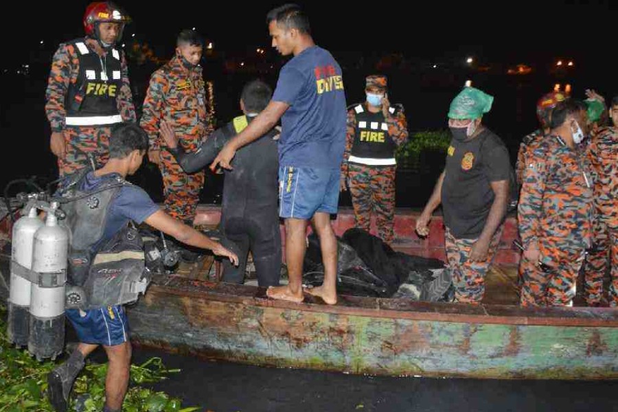 Launch capsize in Shitalakkhya: Bodies of four victims handed over to families