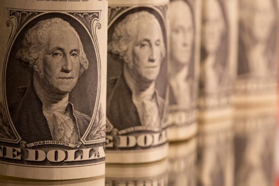 Dollar pinned down by lower US yields