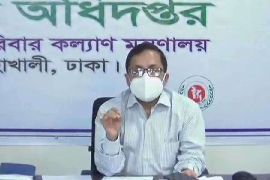 অনলাইন সংবাদ সম্মেলনে বক্তব্য রাখছেন স্বাস্থ্য অধিদপ্তরের মহাপরিচালক।