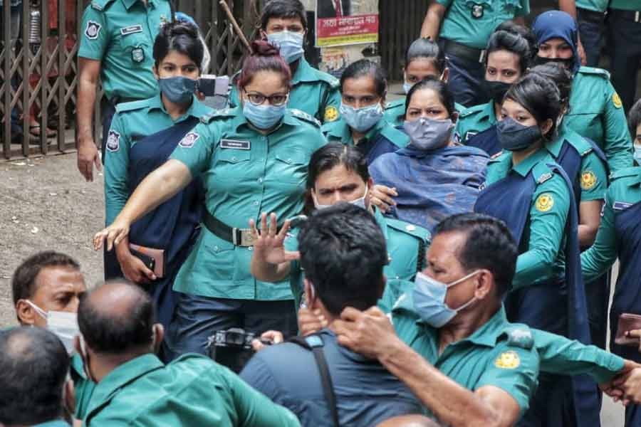 Editors’ Council demands unconditional release of Rozina Islam