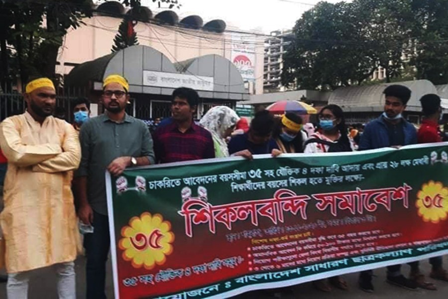 Job seekers worry about future as they age out in pandemic