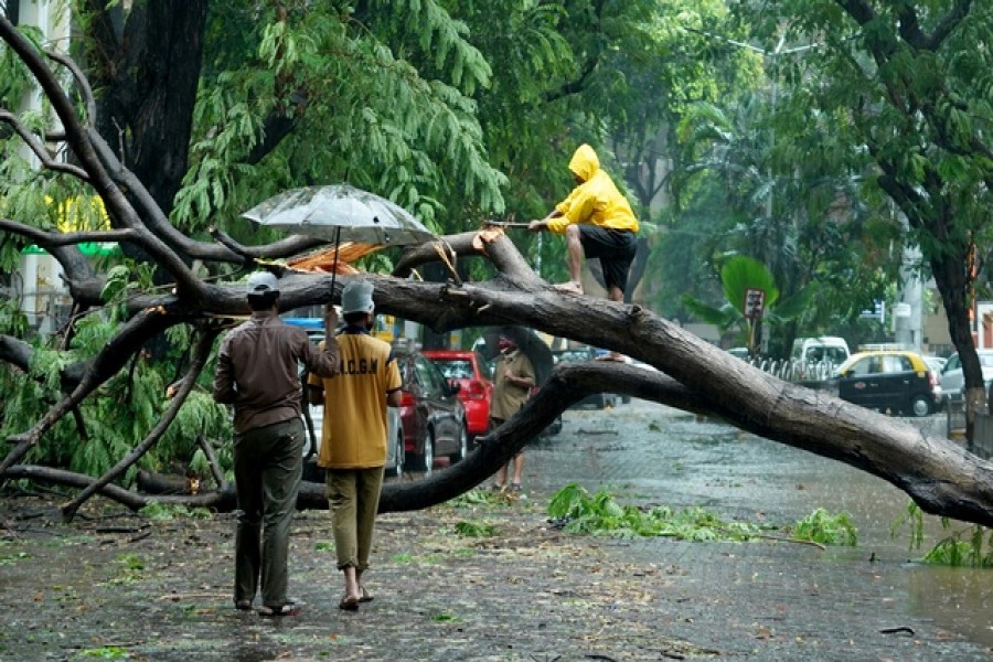 Bangladesh, India on alert as cyclone looms