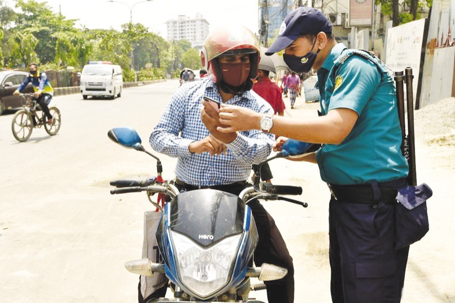 কঠোর লকডাউনে থাকছে না ‘মুভমেন্ট পাস’