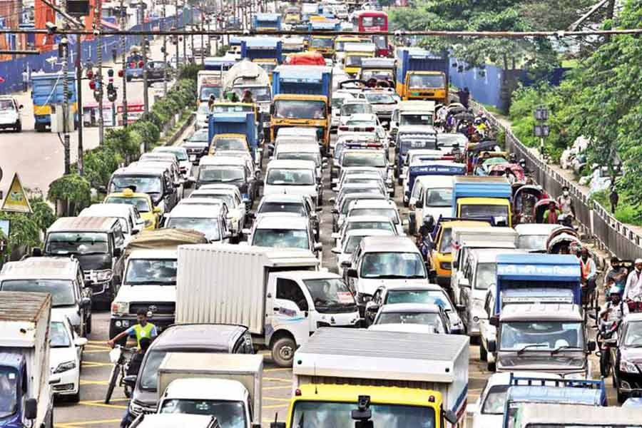 Police arrest 585 people for breaching lockdown in Dhaka