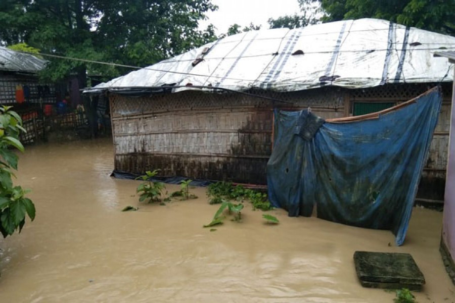 কক্সবাজারে বৃষ্টি ও পাহাড় ধসে ৬ রোহিঙ্গার মৃত্যু