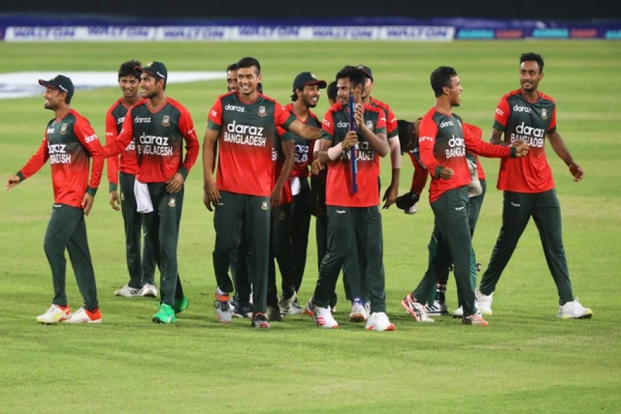 বাংলাদেশের সাফল্যের গল্প, অস্ট্রেলিয়ার নিদারুণ ব্যর্থতা