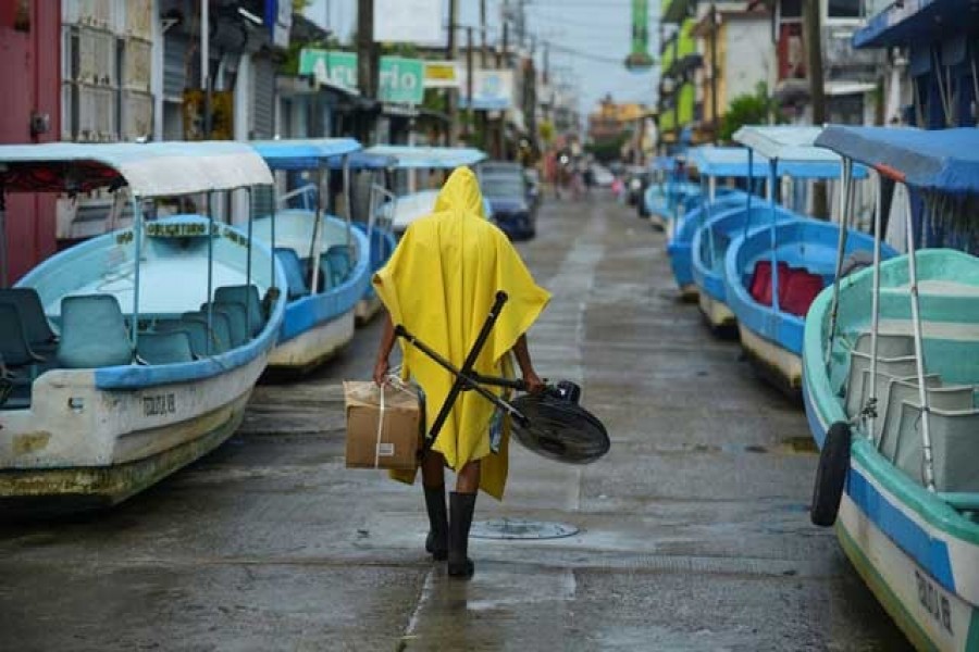 Hurricane Grace lashes eastern Mexico, causing power outages, flooding