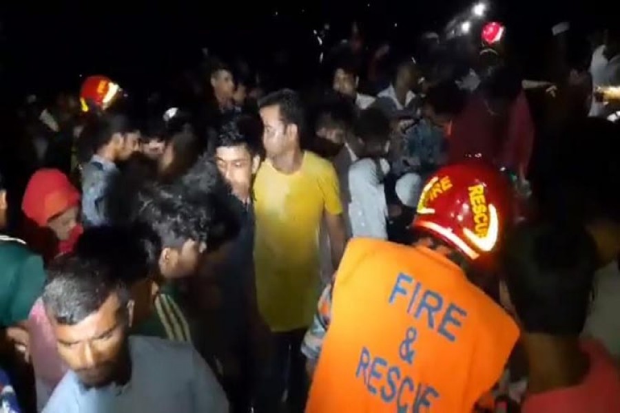 ব্রাহ্মণবাড়িয়ায় ট্রলার ডুবিতে নিহত ২১ জনের মধ্যে ১৮ জনের পরিচয় পাওয়া গেছে; তদন্ত কমিটি গঠন
