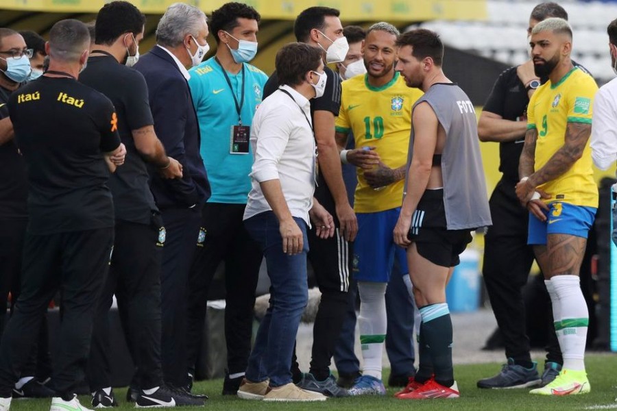 Argentina's Lionel Messi and Brazil's Neymar are seen as play is interrupted after Brazilian health officials objected to the participation of three Argentine players they say broke quarantine rules — Reuters/Files