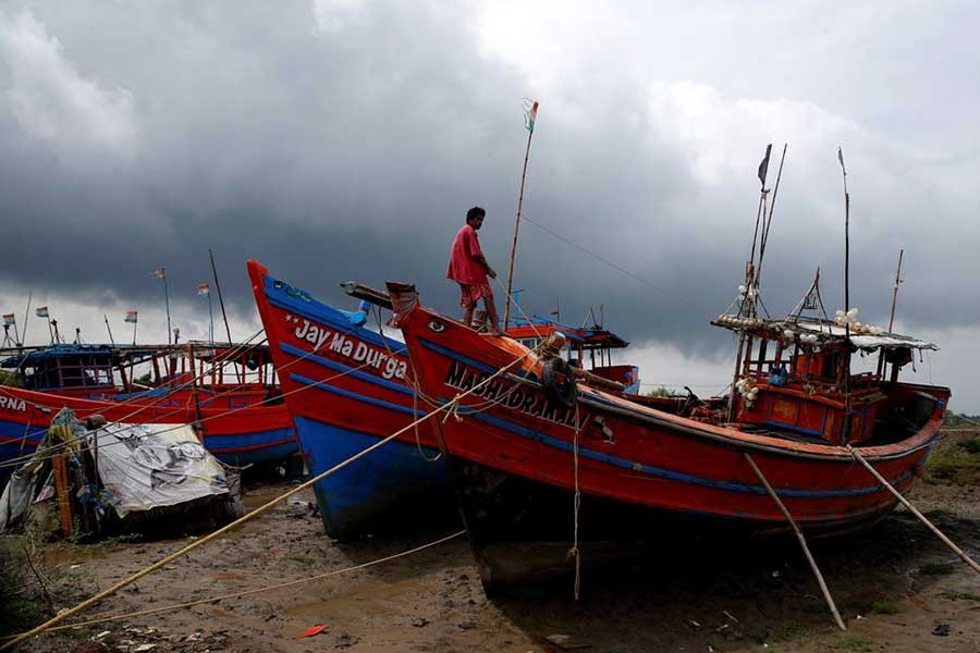 Low pressure over Bay of Bengal intensifies, Met Office issues signal 3