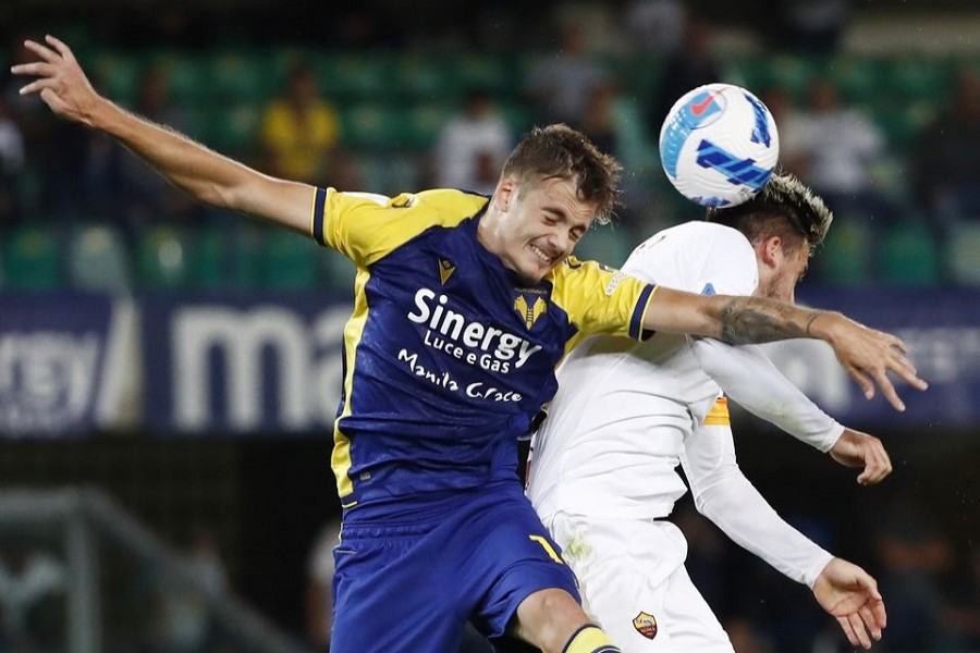 Football - Serie A - Hellas Verona v AS Roma - Stadio Marc'Antonio Bentegodi, Verona, Italy - September 19, 2021 Hellas Verona's Ivan Ilix in action AS Roma's Carles Perez -- Reuters/Alessandro Garofalo