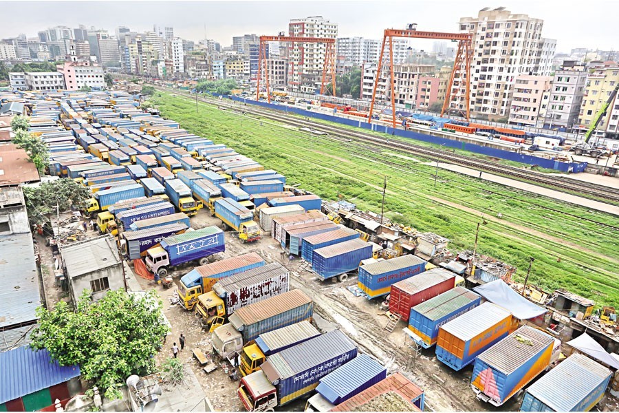 Goods transport owners, workers enforce strike