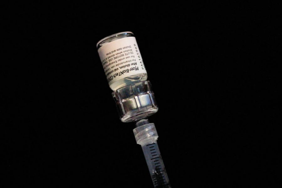 A health worker draws a dose of Pfizer-BioNTech coronavirus disease (COVID-19) vaccine from a vial during a vaccination event hosted by Miami - Dade County and Miami Heat, at FTX Arena in Miami, Florida, US, August 5, 2021 - Reuters