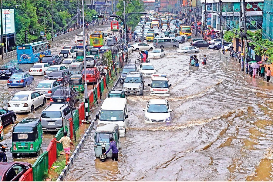 Sudden shower triggers traffic chaos in Dhaka