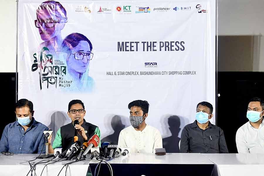 রবিবার বসুন্ধরা সিটি কমপ্লেক্সের স্টার সিনেপ্লেক্সে ‘মুজিব আমার পিতা’ অ্যানিমেশন চলচ্চিত্র এর টেকনিক্যাল শো উপলক্ষ্যে এক সংবাদ সম্মেলনে বক্তব্য রাখছেন তথ্য ও যোগাযোগ প্রযুক্তি প্রতিমন্ত্রী জুনাইদ আহমেদ পলক।