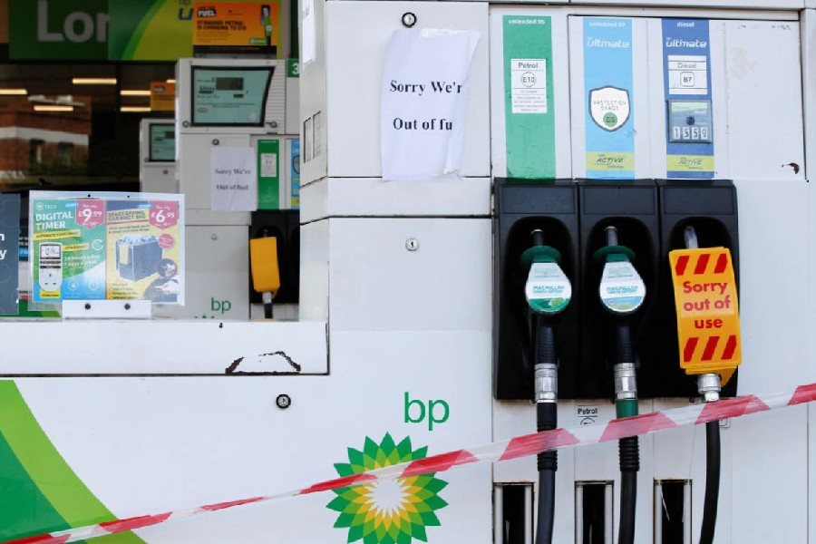 Panic buying leaves up to 90pc of fuel pumps dry in British cities
