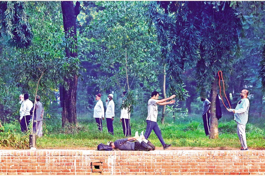 Coronavirus pandemic has prompted many people to take regular exercise alongside morning walk in parks and other open spaces in Dhaka so as to boost their immunity against the disease. The photo was taken in the city's Chandrima Udyan December 2, 2020 — FE Photo/FIles