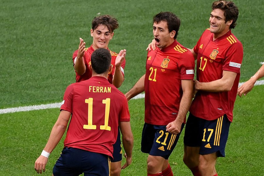 Spain's Ferran Torres celebrates scoring their first goal with teammates — Pool via REUTERS