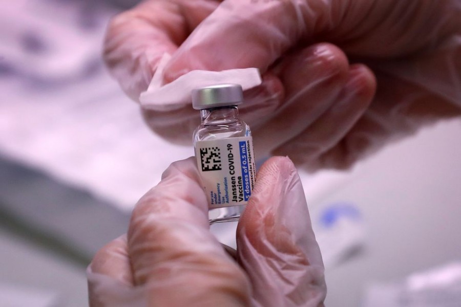 A healthcare clinician prepares a dose of the Johnson & Johnson vaccine for the coronavirus disease (Covid-19) for a commuter during the opening of MTA's public vaccination programme at the 179th Street subway station in the Queens borough of New York City, New York, US on May 12, 2021 — Reuters/Files