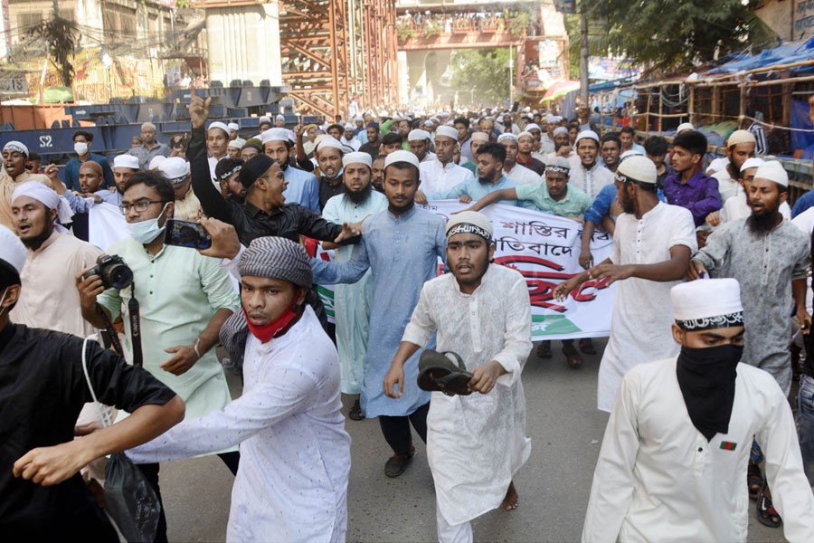 Two cases filed over hardliners’ clashes with Dhaka police after Friday prayers