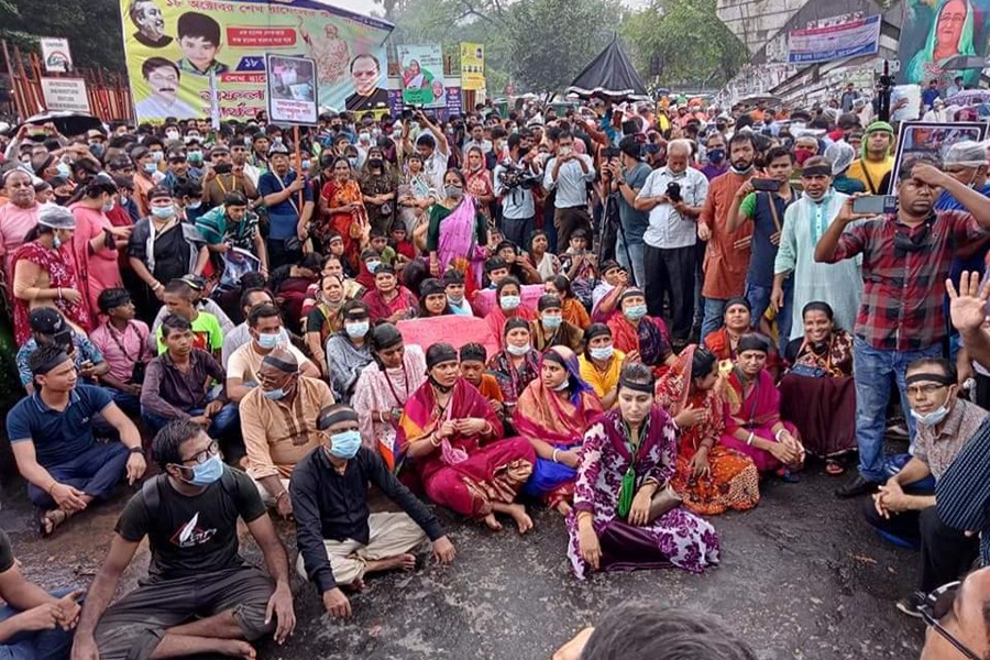 Protesters block Shahbagh over series of anti-Hindu attacks