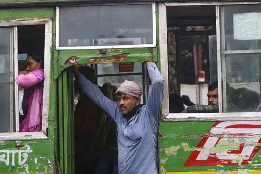 COVID-19: 275 people test positive, 9 die in 24 hours