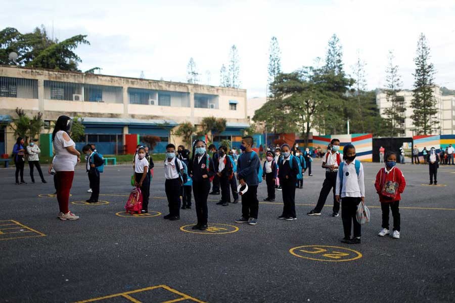 Children standing in line outside of their primary school in Caracas of Venezuela on Monday, the first day of in-person classes after a long closure due to the coronavirus disease (COVID-19) –Reuters photo