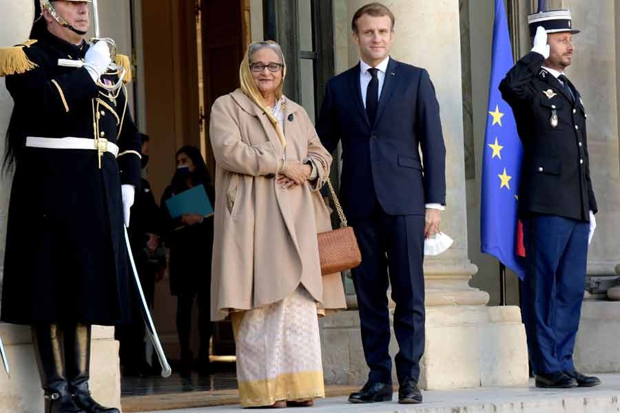 PM gets warm welcome at French presidential palace