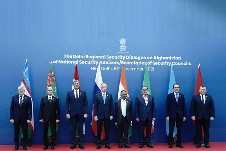 Representatives of (from left) Uzbekistan, Turkmenistan, Tajikistan, Russia, India, Iran, Kazakhstan, Kyrgyz Republic posing for photographs at a summit in New Delhi of India on Wednesday –AP Photo