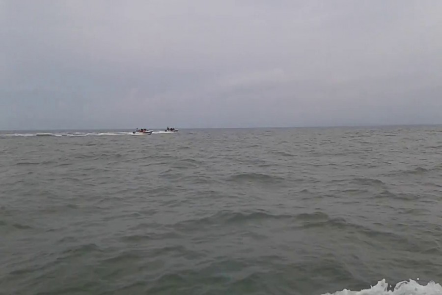 Myanmar Navy relases 22 Bangladeshi fishermen