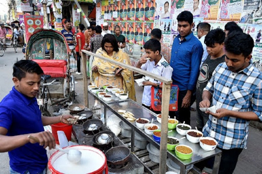 Roadside pitha sellers need attention