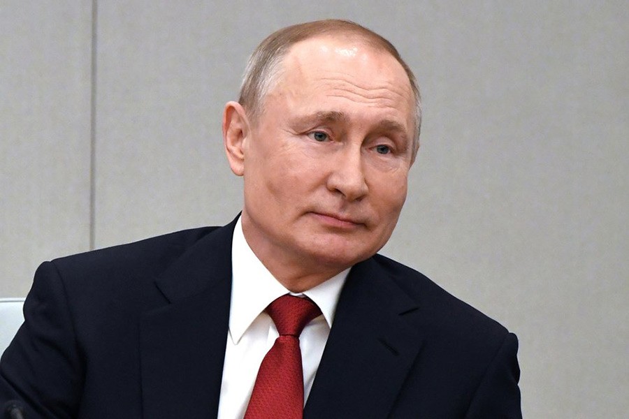 Covid-19: Putin takes nasal spray as booster