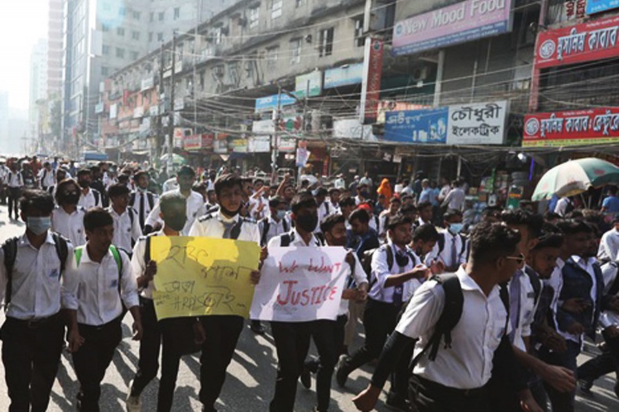 Students resume road safety protests