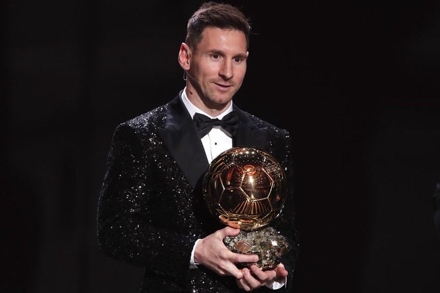 Paris St Germain's Lionel Messi with the Ballon d'Or award — Reuters photo