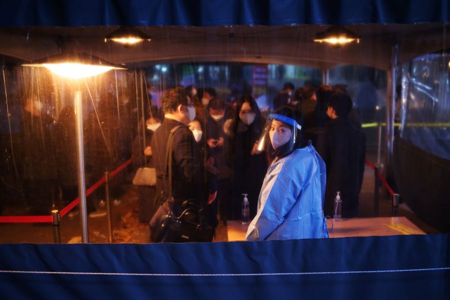 People wait in a line to undergo coronavirus disease (Covid-19) test at its testing site in central Seoul, South Korea on December 1, 2021 — Reuters photo