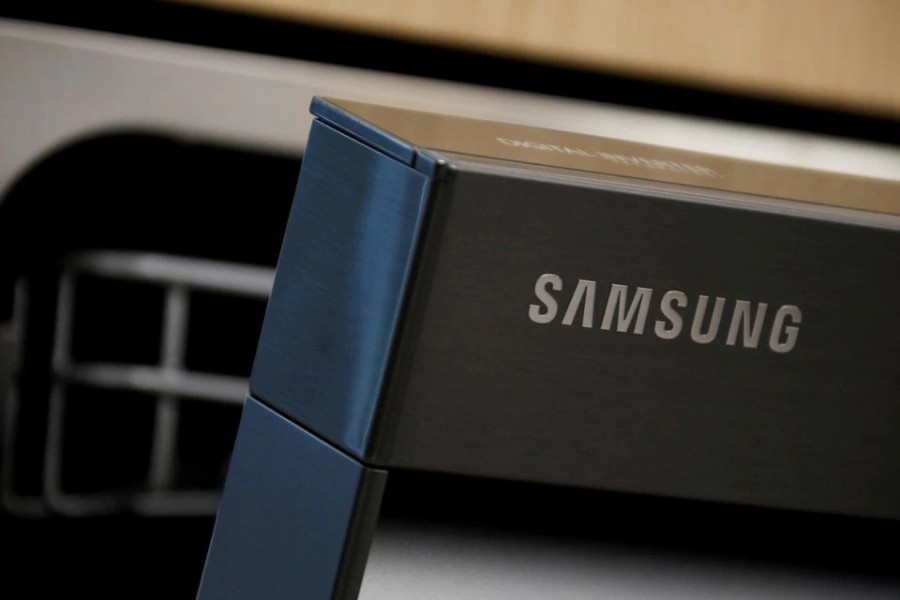 Samsung Elec says it will merge mobile and consumer electronics divisions