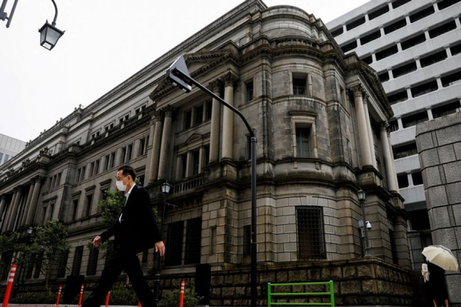 A man wearing a protective mask walks past the headquarters of Bank of Japan amid the coronavirus disease (COVID-19) outbreak in Tokyo, Japan, May 22, 2020.REUTERS/Kim Kyung-Hoon/File