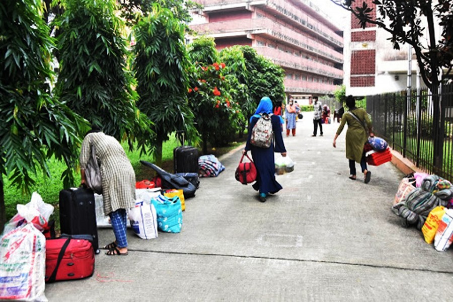 DU gets legal notice to cancel ban on married female students in halls