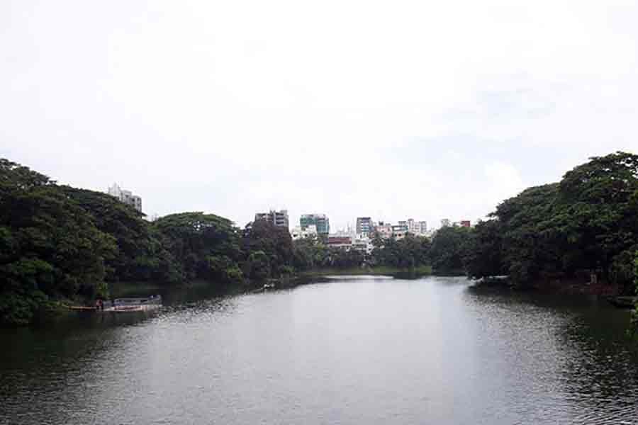 Lakeside chronicles in Dhanmondi Lake